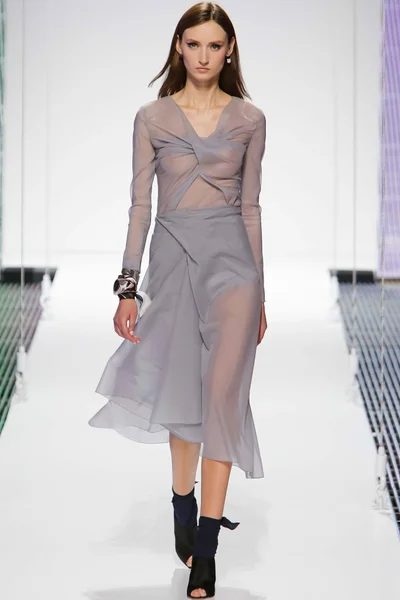 Look 14